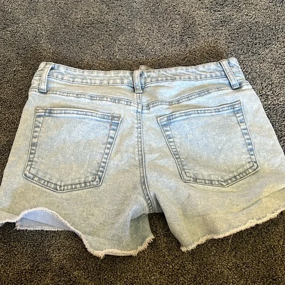 women’s Jean shorts - Picture 2 of 3